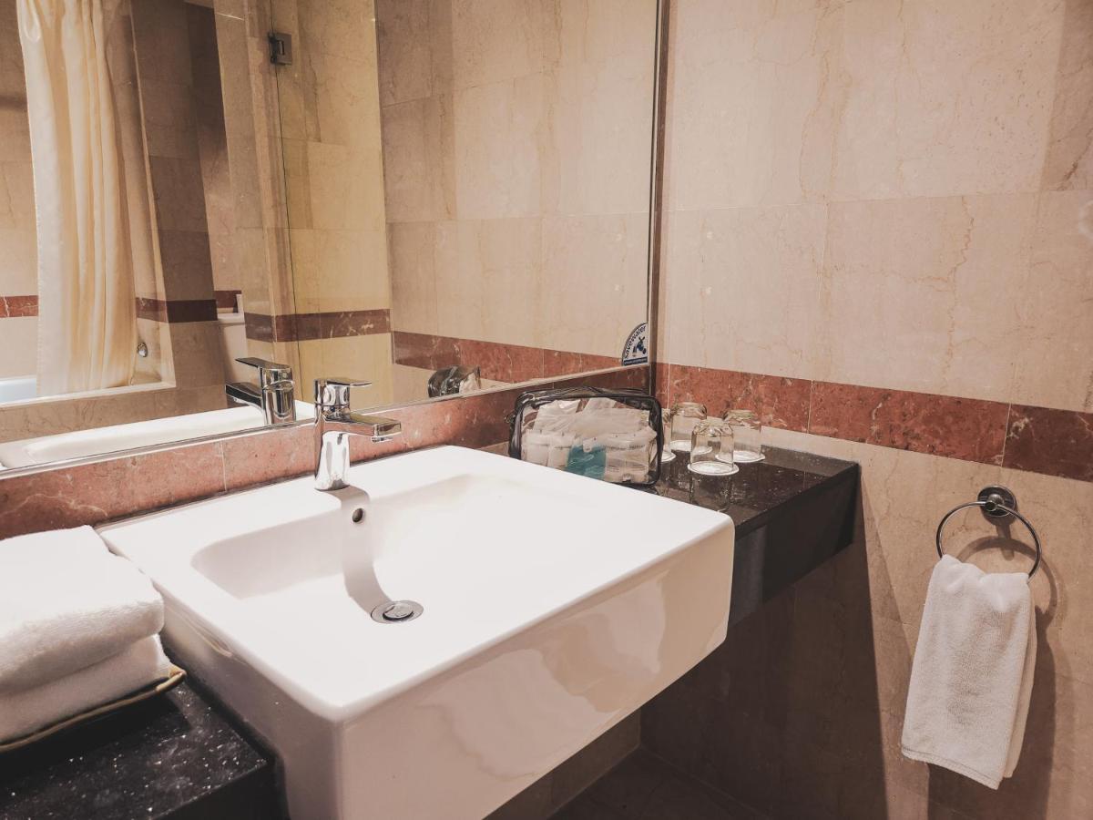 Ap Premier Batam Hotel Nagoya Ngoại thất bức ảnh